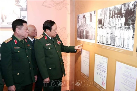 Celebran en provincia de Bac Ninh exposición sobre ejército popular de Vietnam