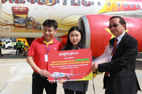 Recibe turista número tres millones 500 mil provincia central de Khanh Hoa 