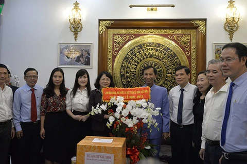Afirma vicepresidenta vietnamita atención especial del Estado a los religiosos