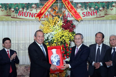 Extiende vicepremier de Vietnam saludos navideños a comunidades religiosas