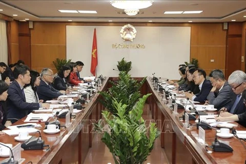 Vietnam y Corea del Sur por elevar comercio bilateral a 100 mil millones de dólares