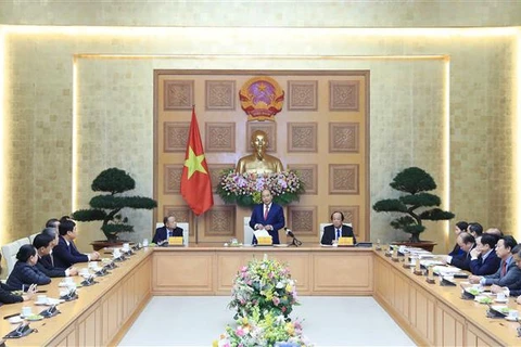 Promete premier de Vietnam mayores preferencias a pequeñas y medianas empresas 