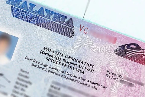 Exime Malasia visas a turistas indios y chinos