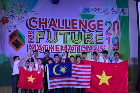 Triunfan alumnos de Vietnam en competición matemática regional
