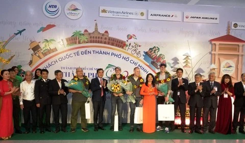 Ciudad Ho Chi Minh da la bienvenida a los primeros visitantes en 2020