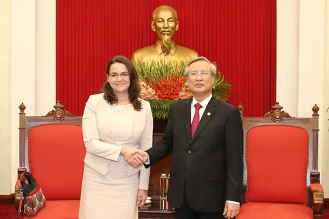 Partidos de Vietnam y Hungría aspiran a una mayor cooperación