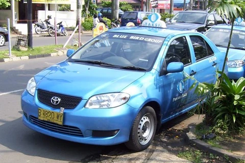 Empresa de Indonesia planea incluir cientos de taxis electrónicos en su flota en 2020