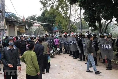 Fallecen tres policías en disturbios en comuna suburbana de Hanoi