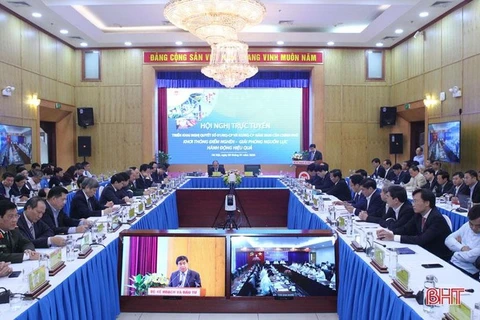 Insta premier de Vietnam a acelerar desembolso de inversiones públicas 