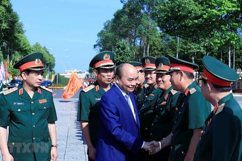 Visita premier de Vietnam Zona Militar 9 