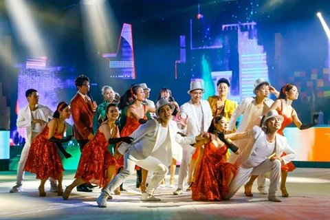 Artistas vietnamitas residentes en ultramar se reúnen en programa musical en víspera de Tet 