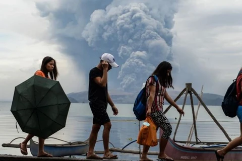 Recomiendan a ciudadanos vietnamitas limitar viajes a áreas de erupción volcánica en Filipinas