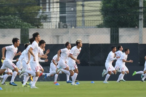 Alienta premier vietnamita al equipo nacional de fútbol antes de su partido contra Corea del Norte