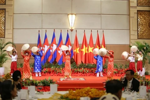 Asiste premier camboyana a programa en saludo del Tet de comunidad vietnamita en Phnom Penh