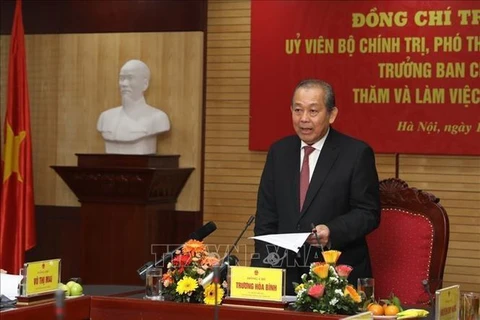 Representantes del Gobierno vietnamita felicitan a policías y pobladores en ocasión del Tet