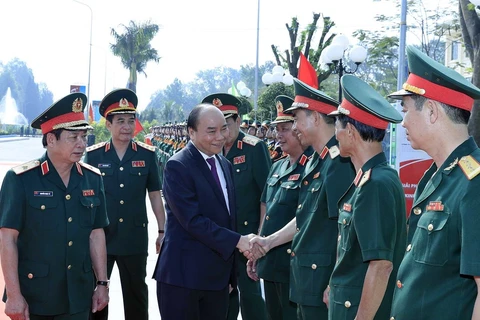 Primer ministro de Vietnam visita Escuela de Oficiales del Ejército 2