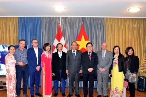 Vicepremier vietnamita se reúne con coterráneos en Suiza en ocasión del Tet 