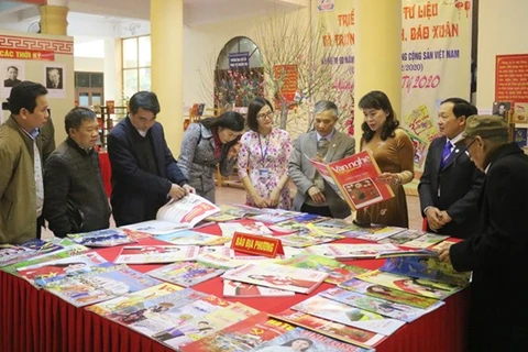 Exponen documentos y fotos sobre Partido Comunista de Vietnam 