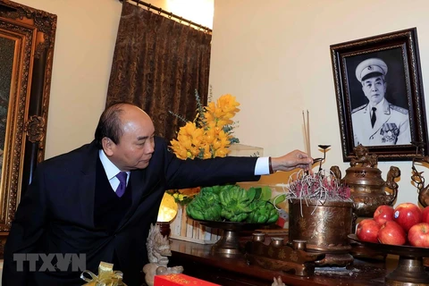  Premier de Vietnam rinde tributo a extintos dirigentes del país en ocasión del Tet