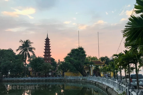 La pagoda Tran Quoc: flor de loto en el lago del Oeste 