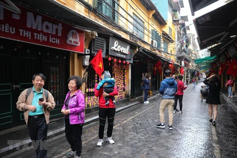 Crecen número de viajeros a Hanoi durante el Tet 