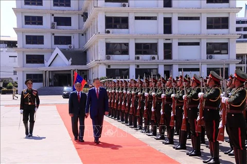 Ministro de Seguridad Pública de Vietnam realiza visita a Laos