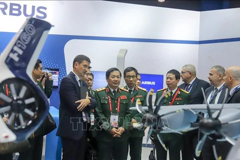 Delegación del Ministerio de Defensa de Vietnam cumple amplia agenda de trabajo en Singapur