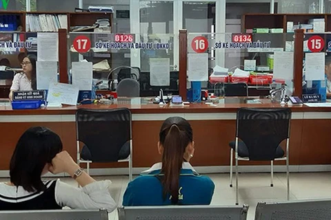 Ciudad vietnamita prueba máquina dispensadora automática de documentos administrativos