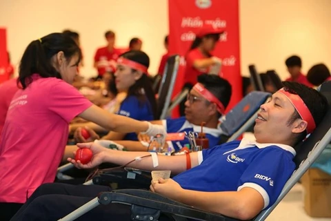 Convocan a trabajadores en Vietnam a donar sangre