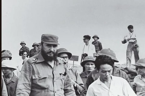 Presentan libro de periodista cubano sobre visita de Fidel a Vietnam durante la guerra