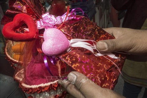 Festejan en Vietnam Día de San Valentín pese a propagación de COVID-19