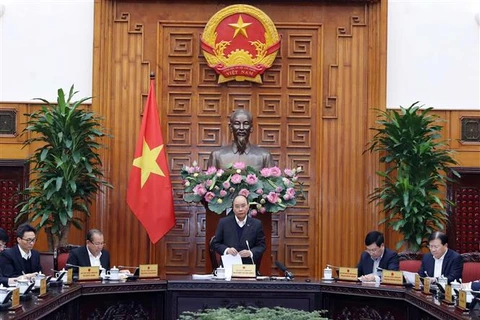 Premier vietnamita exige adoptar planes concretos para garantizar crecimiento económico pese a COVID- 19