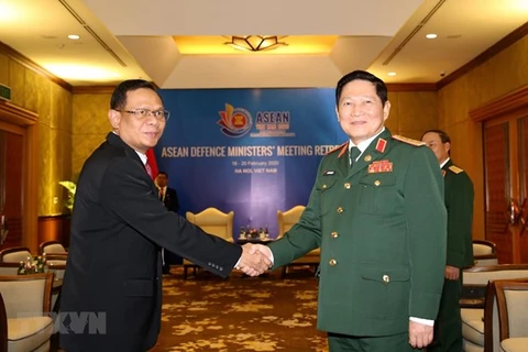 Ministro de Defensa de Vietnam recibe a alto funcionario militar de Indonesia