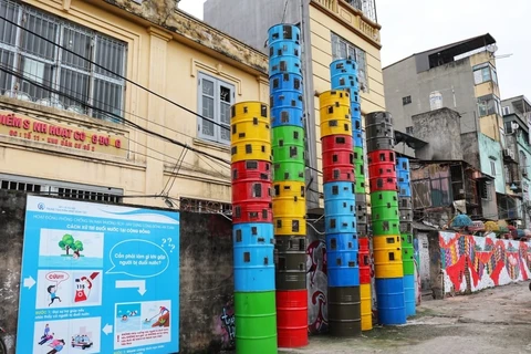 Convierten “basureros” de Hanoi en espacios artísticos