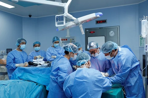 Vietnam realiza con éxito primer trasplante de extremidad de donante vivo en el mundo
