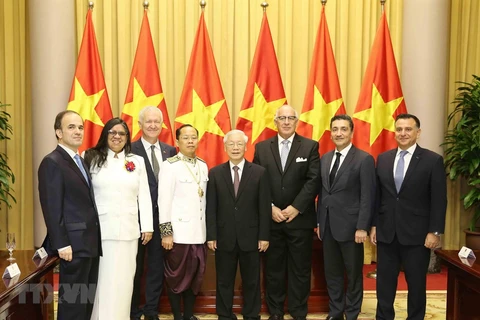 Recibe máximo dirigente de Vietnam a nuevos embajadores extranjeros 
