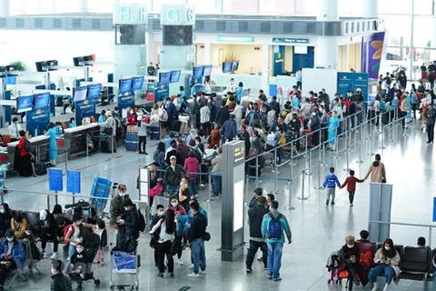 Suspenden aeropuertos vietnamitas recepción de vuelos desde Corea del Sur