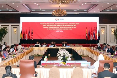 Sesiona en Vietnam reunión de ASEAN sobre asociación económica regional 