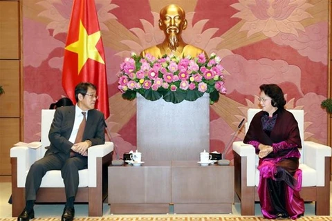 Presidenta de Asamblea Nacional de Vietnam recibe al embajador saliente japonés 