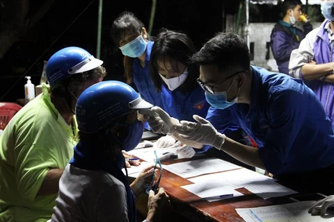 Jóvenes de provincia vietnamita apoyan lucha contra SARS-CoV-2 