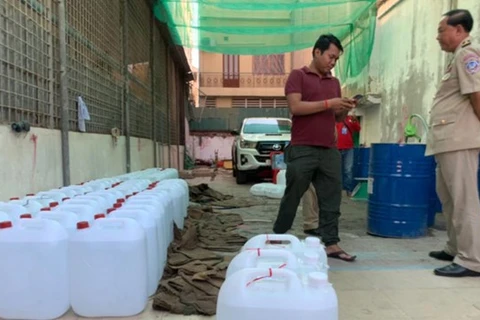 Confisca Camboya alcohol falso destinado para líquido antiséptico contra COVID-19