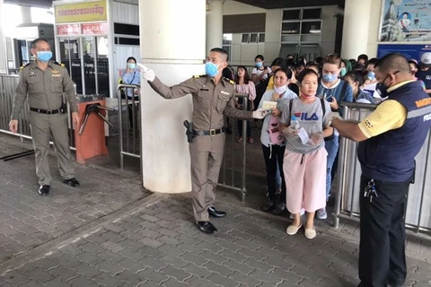 Arranca éxodo de miles de trabajadores laosianos y myanmenos en Tailandia por COVID-19