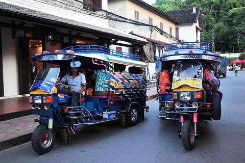 Laos registra tendencia a la baja en intercambio comercial