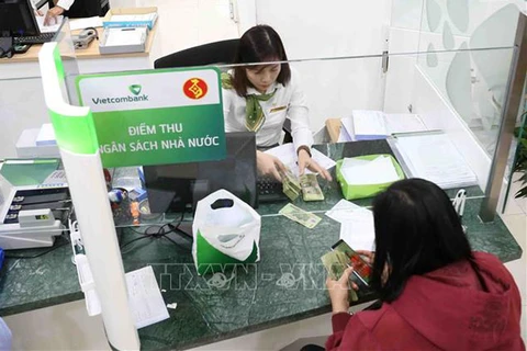 Bancos comerciales vietnamitas respaldan a empresas afectadas por COVID- 19