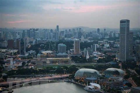 Economía de Singapur retrocede debido al COVID-19