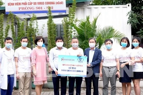 Otorga Hanosimex 700 camisetas de tela antibacteriana al hospital en Hanoi