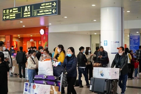 Vietnam suspende llegadas de vuelos internacionales de pasajeros 