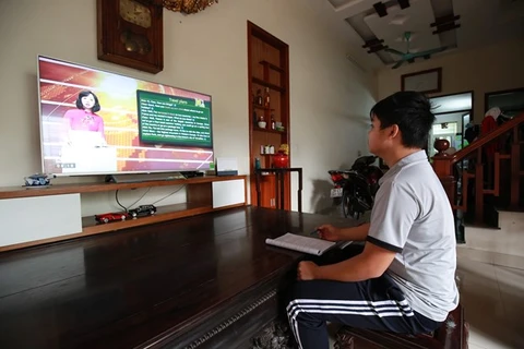 Hanoi impulsa enseñanza por internet ante impactos de COVID-19
