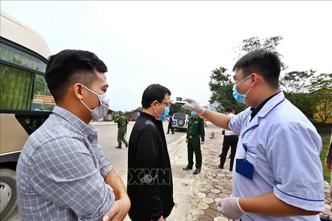 Provincia vietnamita de Quang Ninh asiste a personas afectadas por COVID-19