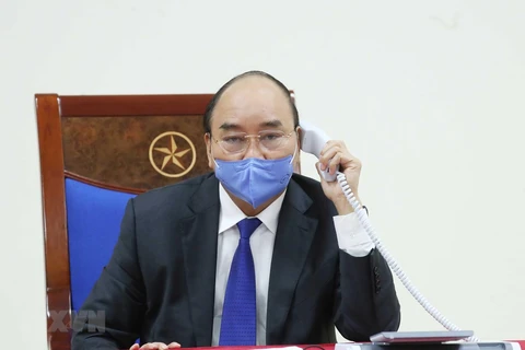 Premieres vietnamita y china sostienen conversaciones telefónicas sobre la cooperación contra COVID-19 